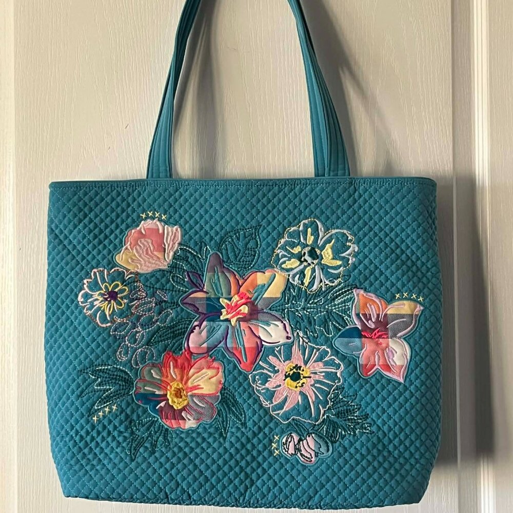 Vera Bradley Tote Bag in the Happy Bloom's Pattern size 14"x18"x6"